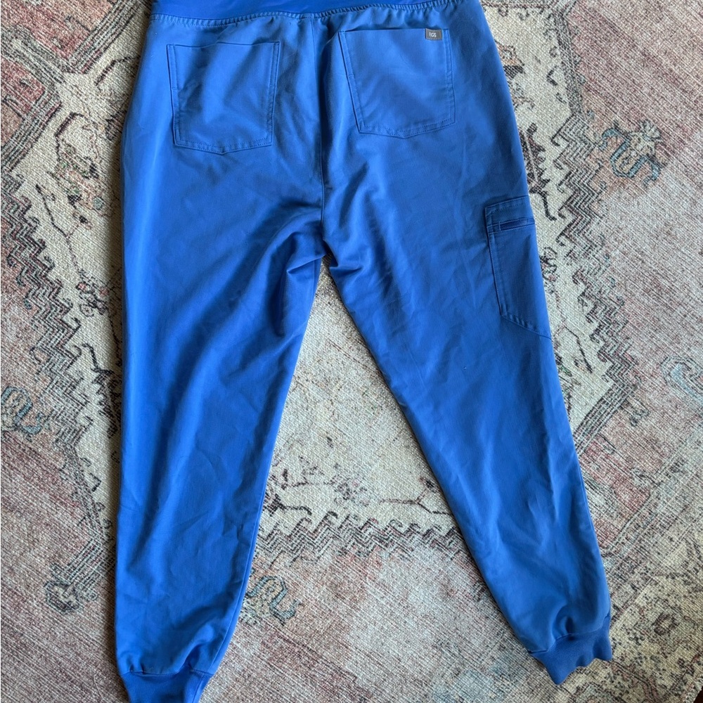 Women’s Figs Zamora Scrub Pants - Picture 2 of 4